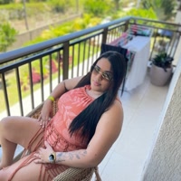 Gema sabando desnuda
