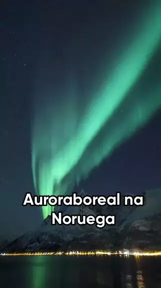 Cruzeiro com a incrível paisagem da Aurora Boreal