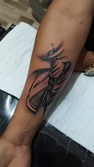 Mão - Tattoo Station - Tatuagens, piercings e barbearia