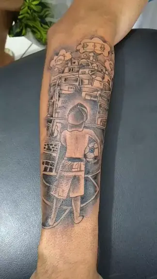 Tatuagem grau moto na favela