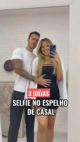 selfie de casal no espelho