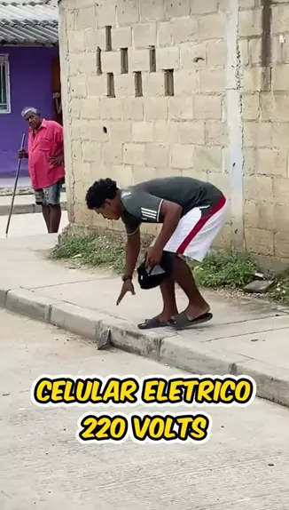 panguando aí no celular,folgado chega apavorando 🤣🤣#humor #pegadinha