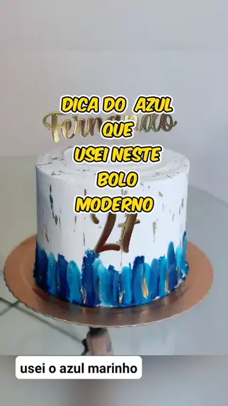 Bolo masculino azul com prata em chantininho. 