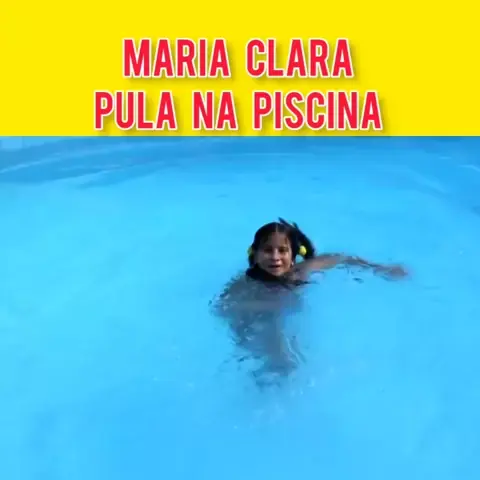 Maria Clara playing at the swimming pool - MC Divertida 