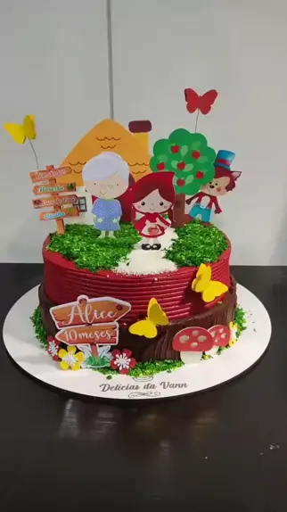 bolo da chapeuzinho vermelho quadrado