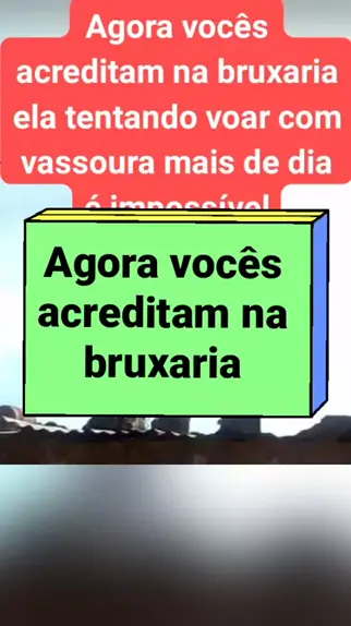 Bruxa bonita voando em vassouras mágicas isoladas em um fundo