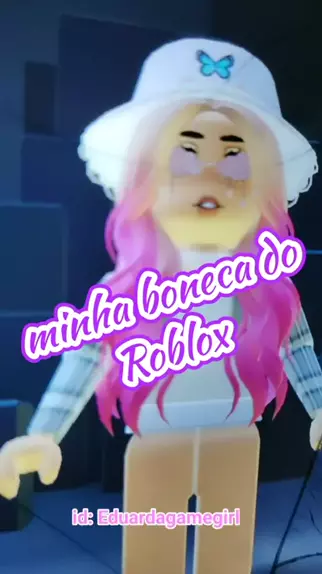 Maquiando minha boneca do roblox. 