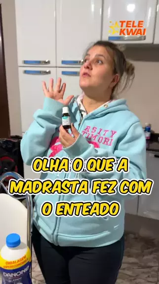 Madrasta comendo coisas gostosa e enteado só olhando quando ele foi ...