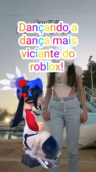 bonequinha do roblox dancando