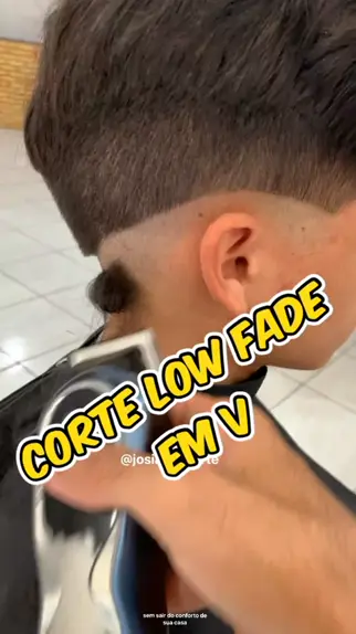 corte de cabelo masculino low fade em v com risco