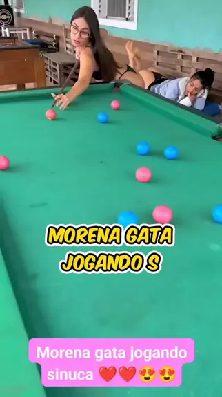 toninho jogando sinuca