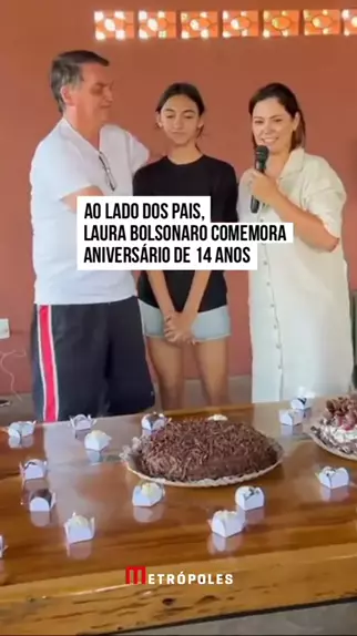 Ao lado de Jair e Michelle, Laura Bolsonaro comemora aniversário de 13 anos  