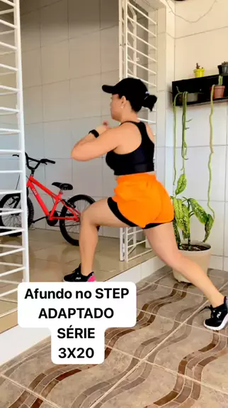 Afundo com Step: Um desafio para os glúteos! 💪🍑 Assista ao vídeo