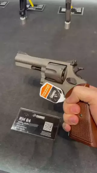 revolver rm64