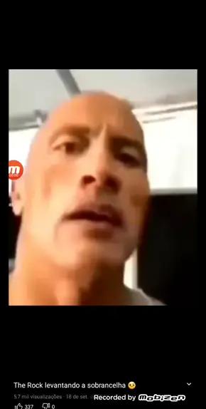 Meme The Rock levantando a sobrancelha 