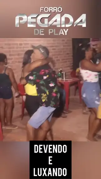 Casal De Bebados Dançando Muito Engraçado Pisadinha Forró Piseiro 🤣🤣