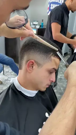 Moicano disfarçado no zero - Barbearia JG - Johnny Garcia