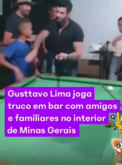 Gusttavo Lima surpreende clientes de bar ao parar para jogar
