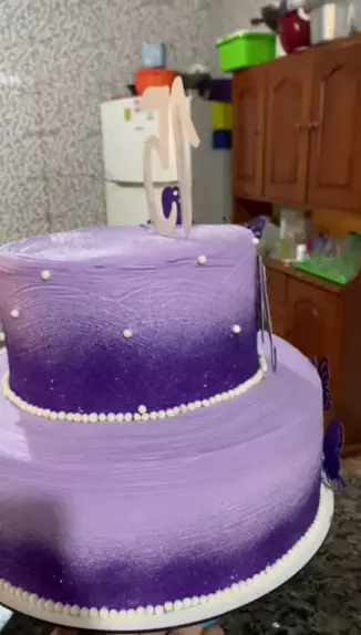 🦋 Cake 🦋  Bolos de aniversário roxos, Bolos de aniversário de