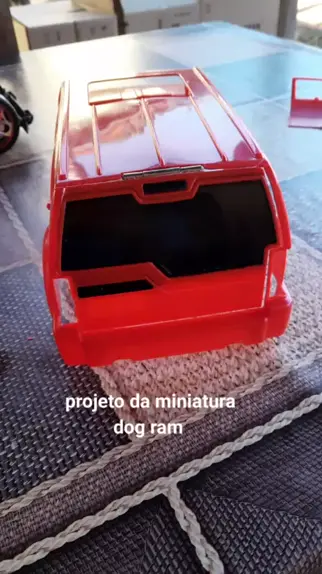 Miniatura Fiat Strada com mini paredão