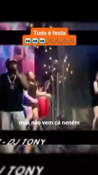 UFF Festas -  Dança, mexe, não faz esse biquinho Vem cá neném, não faz  assim com seu neguinho Dança, agita, com as mãos para o ar Sacode balança  que hoje tudo