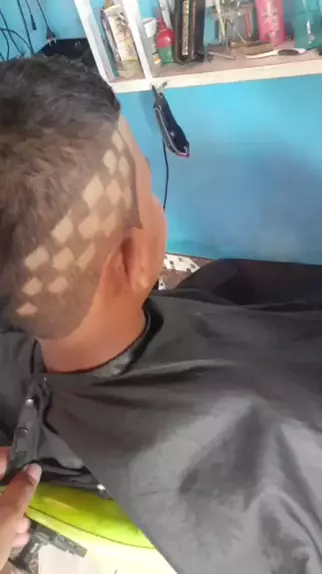 Corte de cabelo xadrez ou quadradinho 