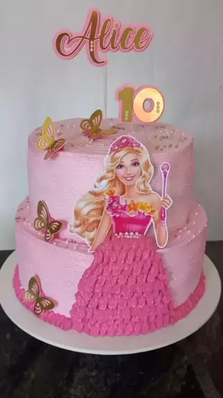 Também fizemos a febre do momento Bolo de 2 andares Barbie Girl. O