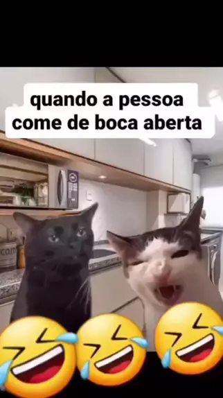 meme de risada com a boca aberta