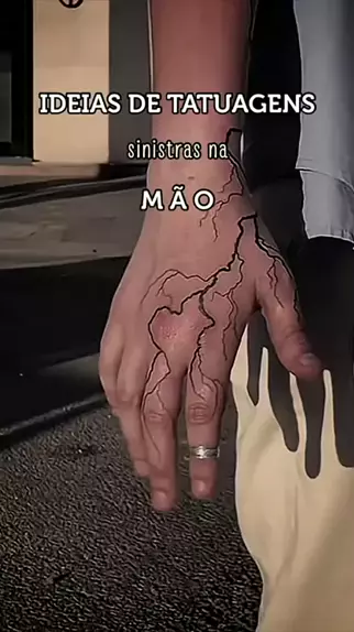 Tatuagem na mão raios