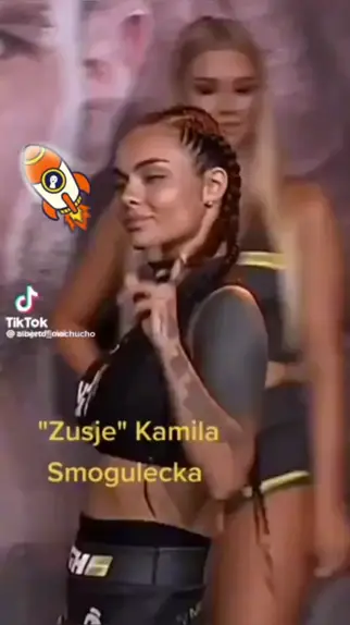 how old is kamila smogulecka?