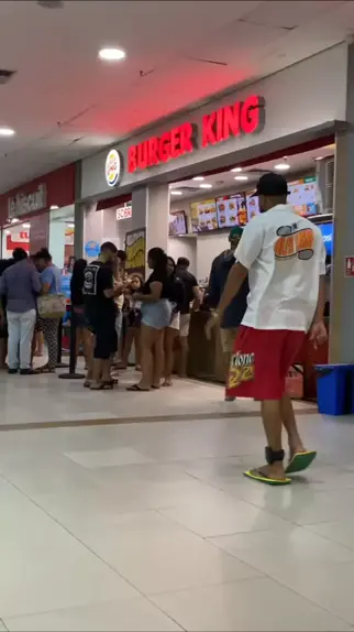 Funcionário do Burger King diz ter urinado na roupa por não poder deixar  quiosque; vídeo