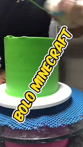 bolo minecraft pasta americana vermelho e branco