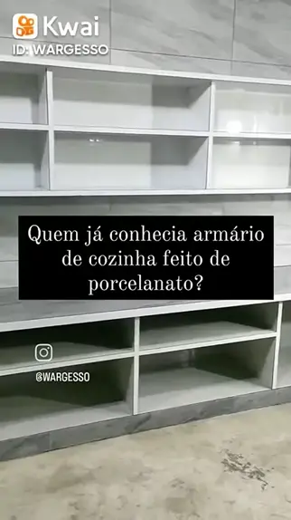 Armário de Cozinha completo, todo de pinus e baratinho! 