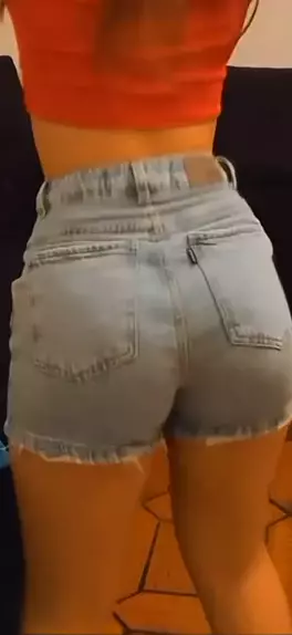 alana.paulini. Loirinha bunduda linda