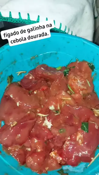 FÍGADO DE FRANGO NA CEBOLA DOURADA 