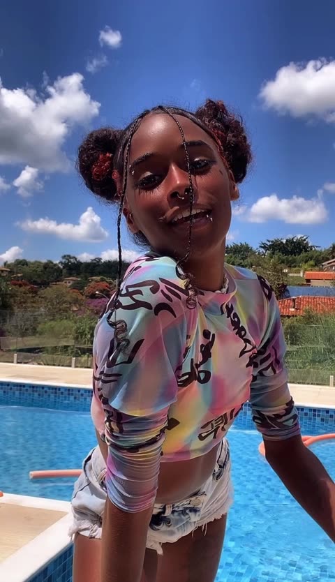 kamilinha rebolando