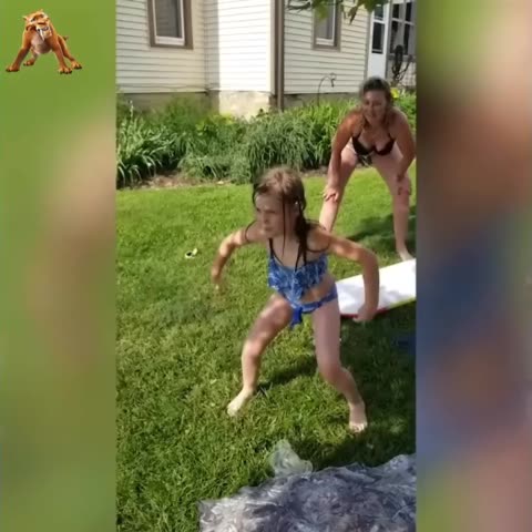 Little girl pee | Discover 