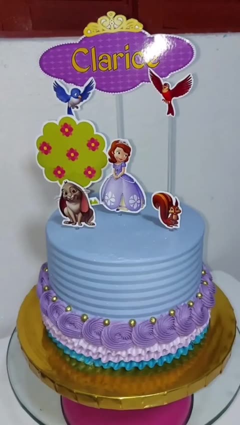 bolo da princesinha Sofia painel e o bolo de 1 ano completo