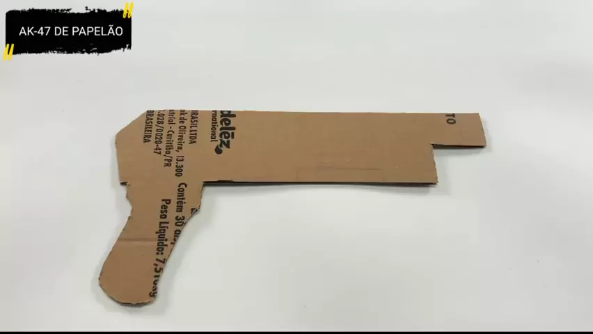 Como Fazer Uma AK47 de Papelão que Dispara - Arma de Papelão Fácil 