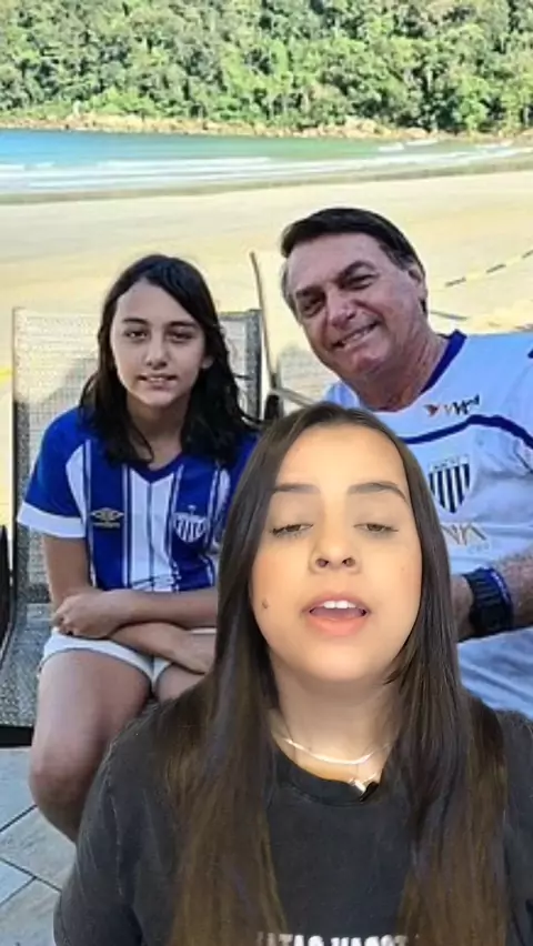 Bolsonaro à filha Laura: Quem pilota melhor, ele ou ela?, em voo de volta  da Índia 