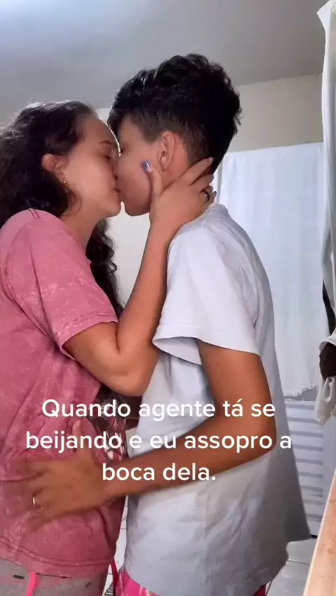 bruno diferente kissing his gf｜TikTok Search