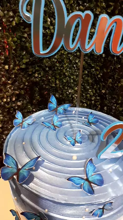bolo quadrado de borboleta azul