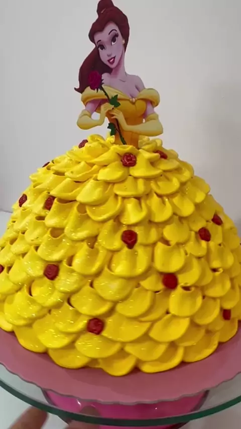 Bolo das Princesas da Disney™ com chantilly e granulado colorido - Entrega  Grátis em 24h - ChefPanda