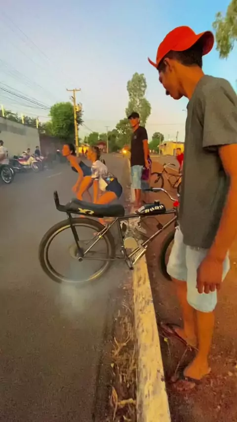 bicicleta com garupa no grau arrastao