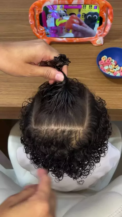 Penteado com elástico fácil 🤩 #penteadoinfantil #penteadofacil