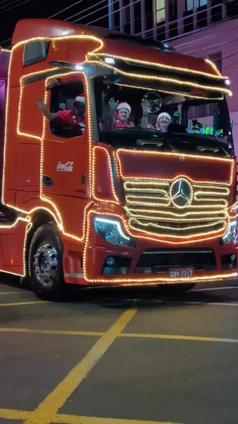 Brinquedo? Não, Caminhão da Coca-cola em Val Paraiso, no…