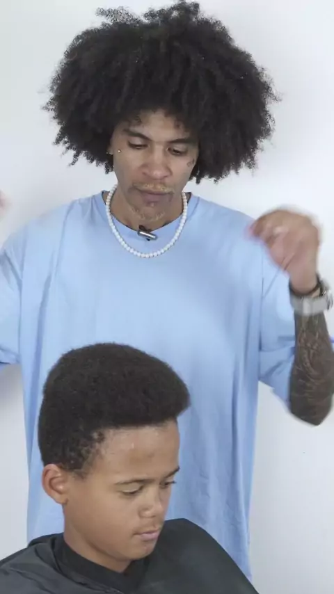 Os melhores cortes de cabelo afro masculino 2022 – Bugre