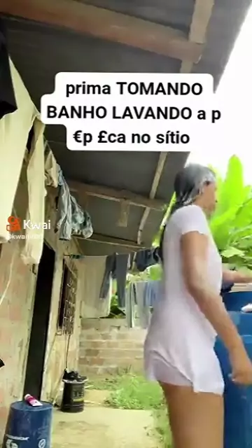 caroliny dreher tomando banho  