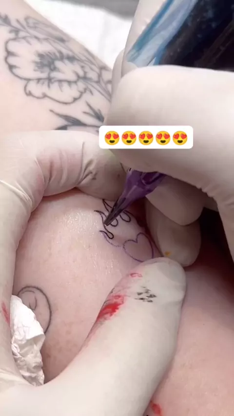 tatuagem bate na bunda | Discover