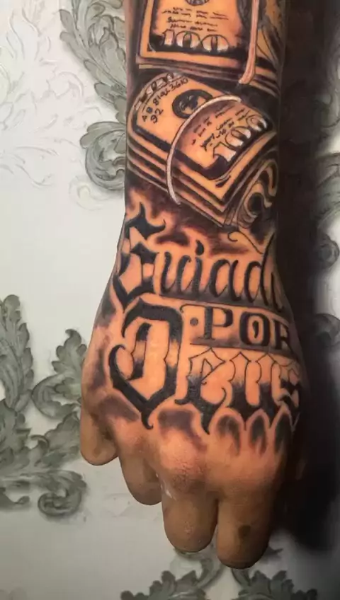 Guiado por Deus” Tattoo na mão  Tatuagem, Tatuagens femininas